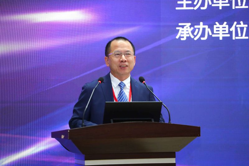 彭艳主持.jpg 彭艳主持.jpg